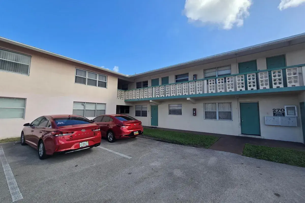 270 NE 40th Street NE # 26, Oakland Park FL 33334