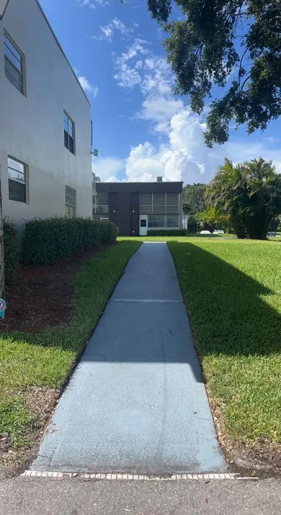 816 Normandy Q, Delray Beach FL 33484 photo 2