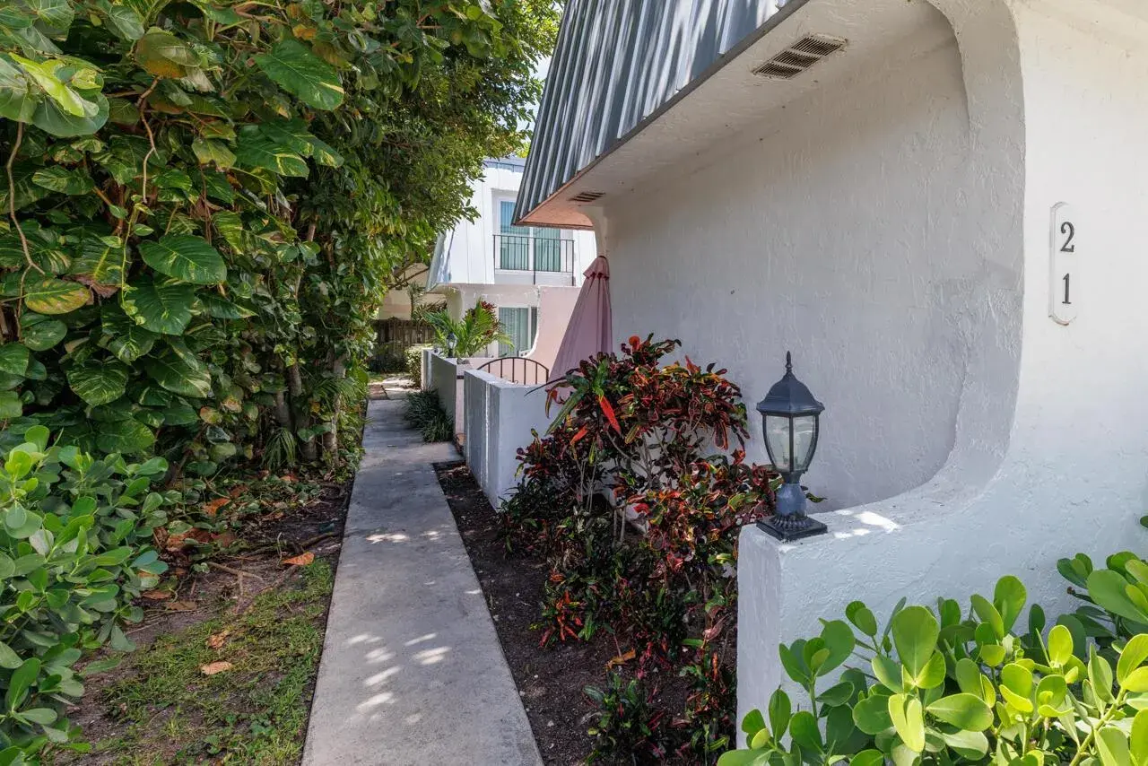 106 Linda Lane # 1, Palm Beach Shores FL 33404
