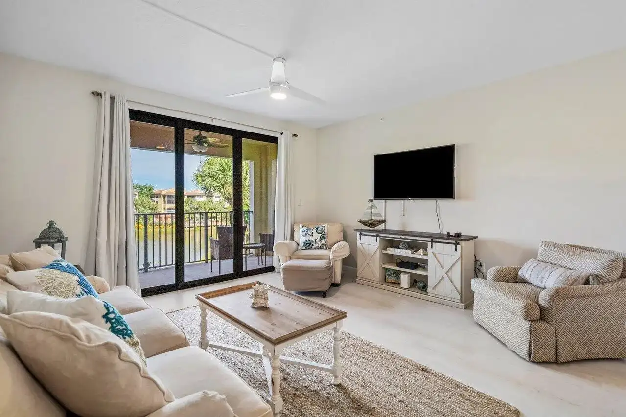 300 Uno Lago Drive # 304, Juno Beach FL 33408