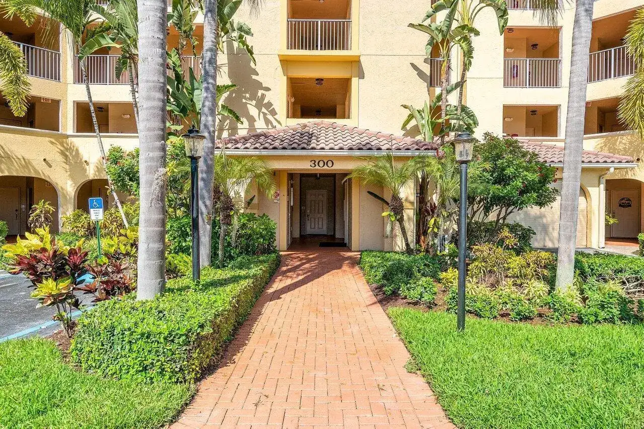 300 Uno Lago Drive # 304, Juno Beach FL 33408 photo 3