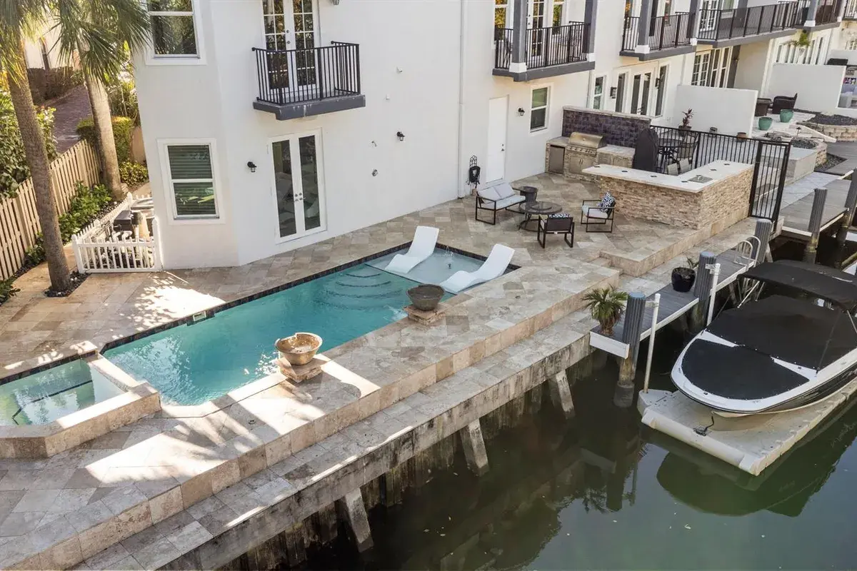 208 SE 10th Terrace, Fort Lauderdale FL 33301