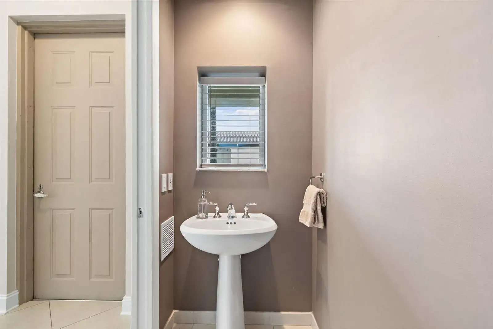 2617 NE 14th Avenue # 109, Wilton Manors FL 33334 photo 4