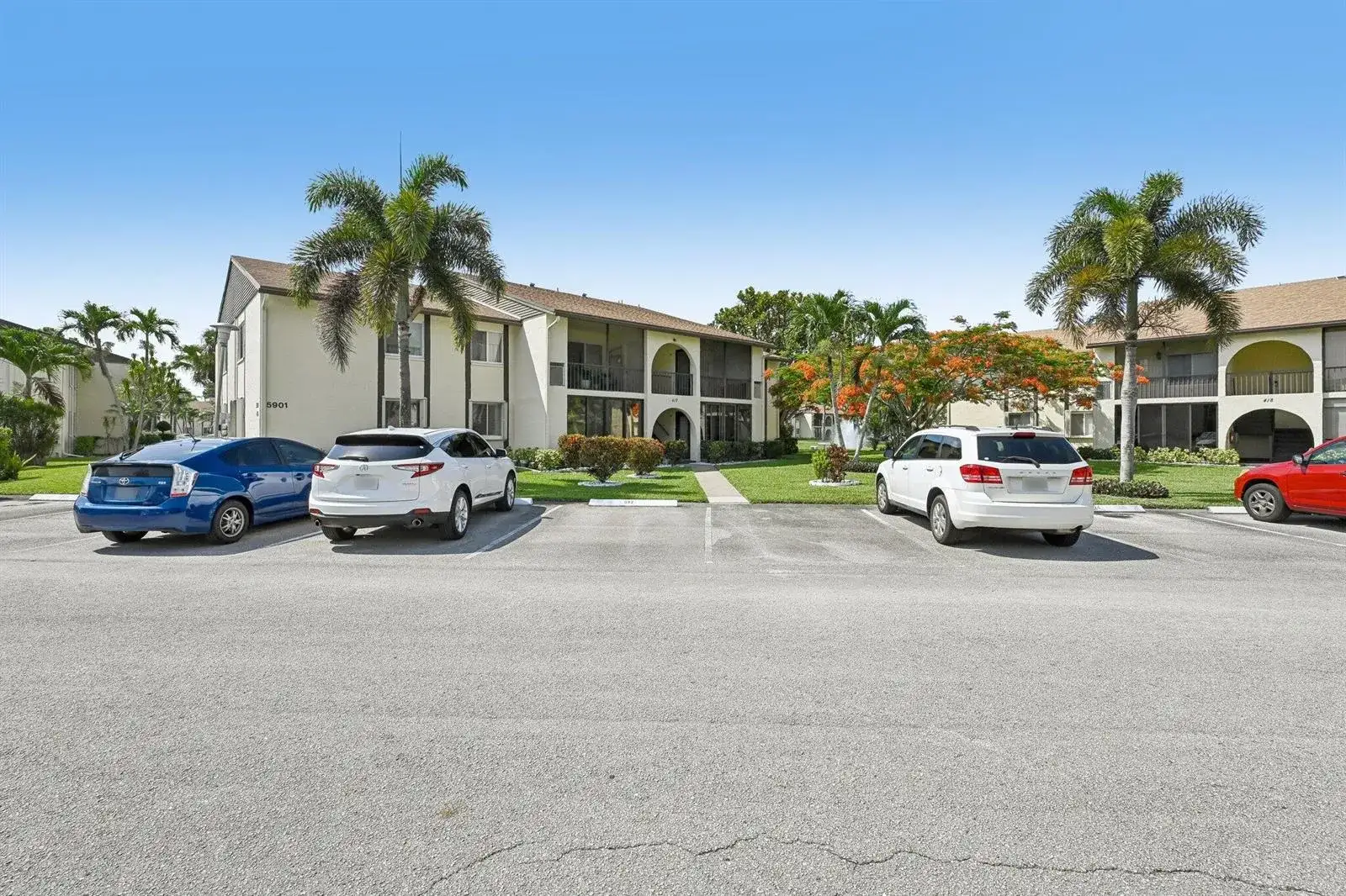 5901 Whispering Pine Way # 2, FL 33463 photo 2