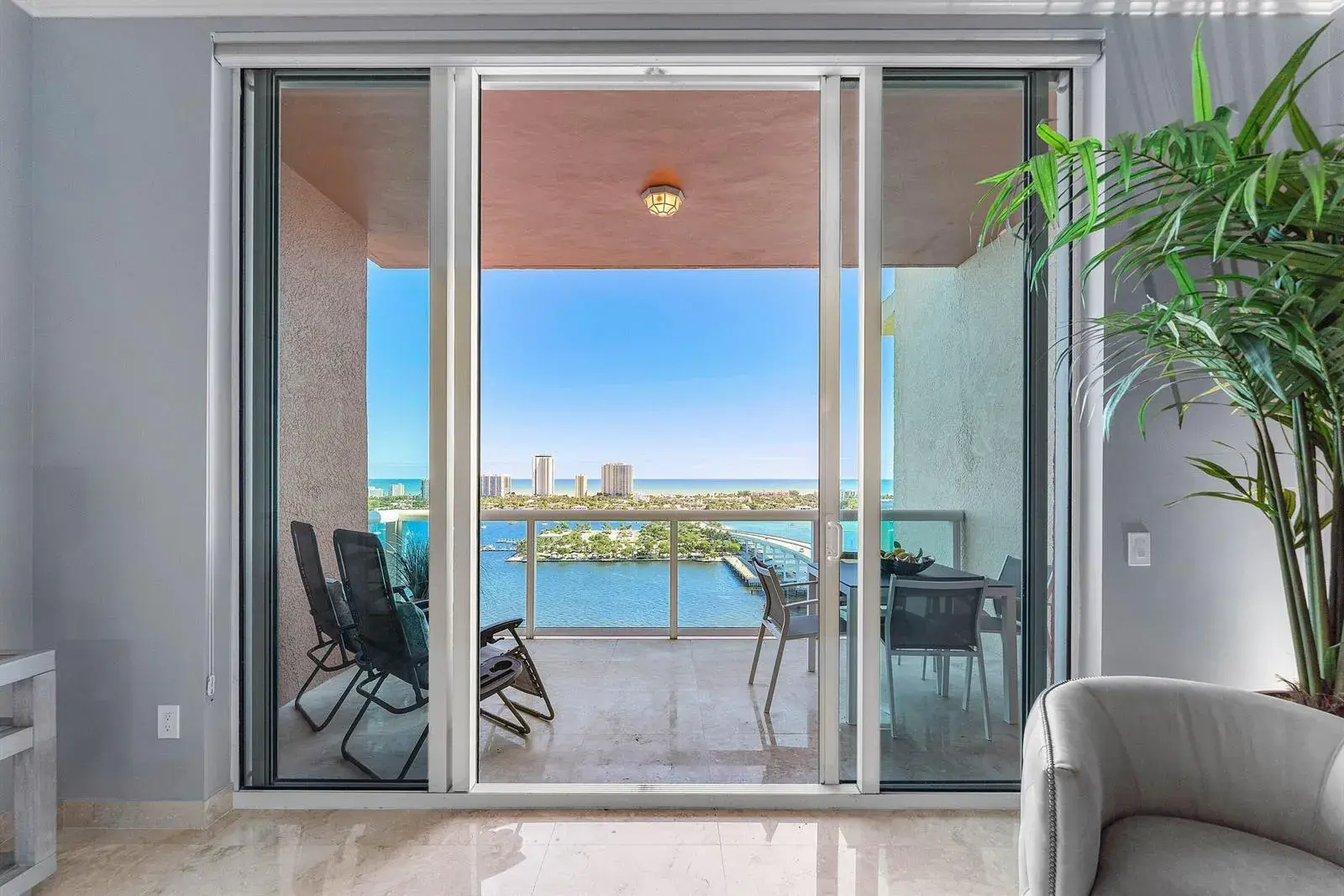 2640 Lake Shore Drive # 2215, Riviera Beach FL 33404