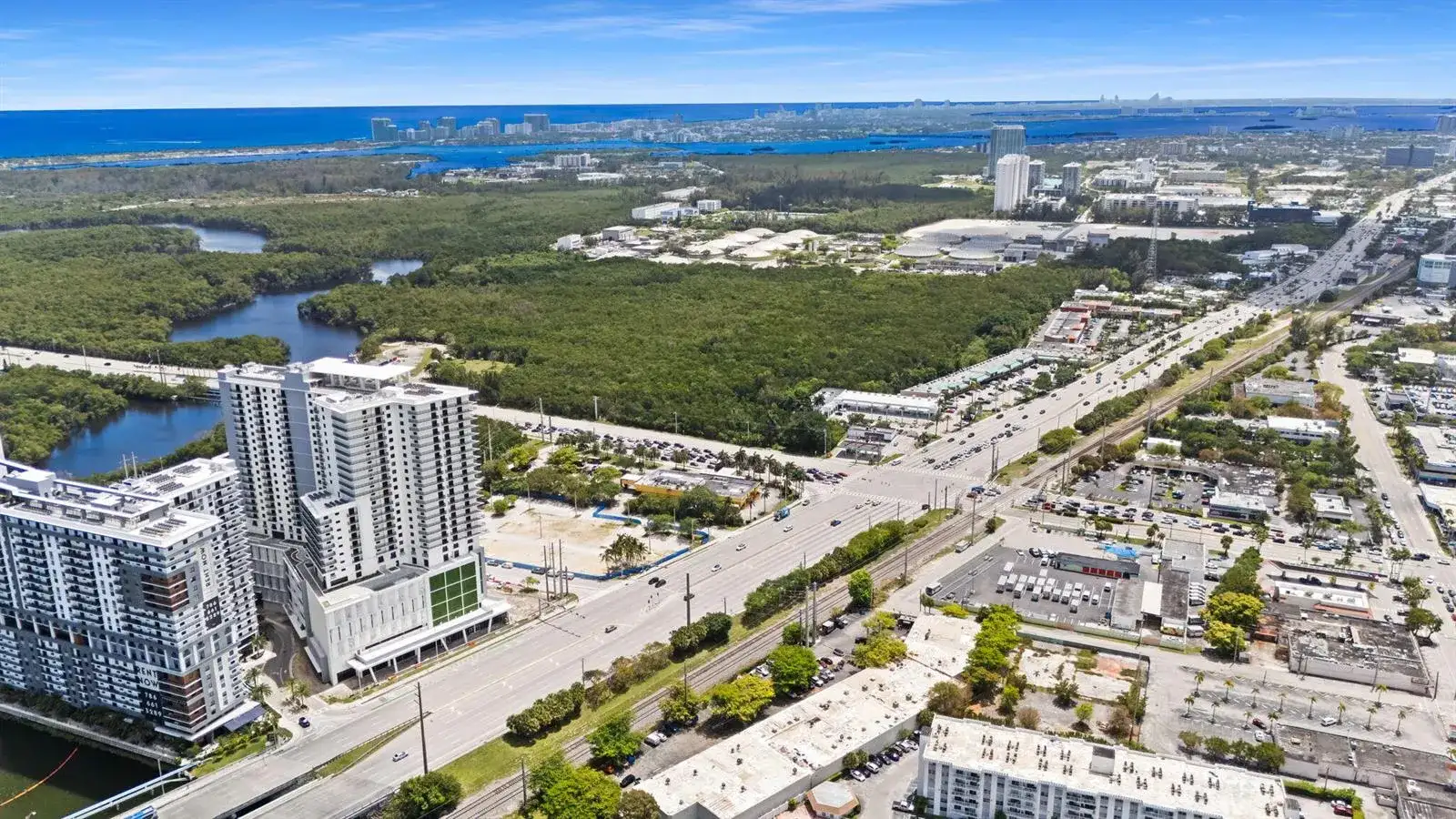 16375 Biscayne Boulevard, North Miami Beach FL 33160 photo 4