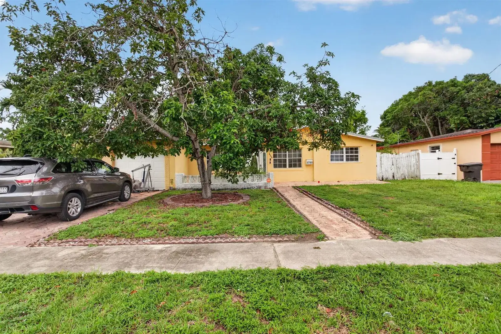 4390 NW 35th Avenue, Lauderdale Lakes FL 33309 photo 2