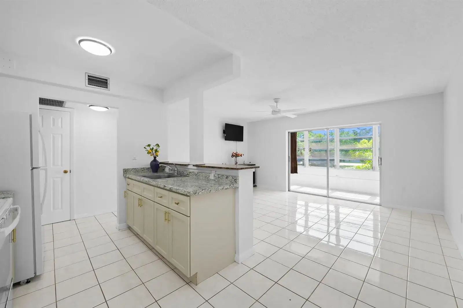 5190 E Sabal Palm Boulevard # 209, Tamarac FL 33319 photo 2
