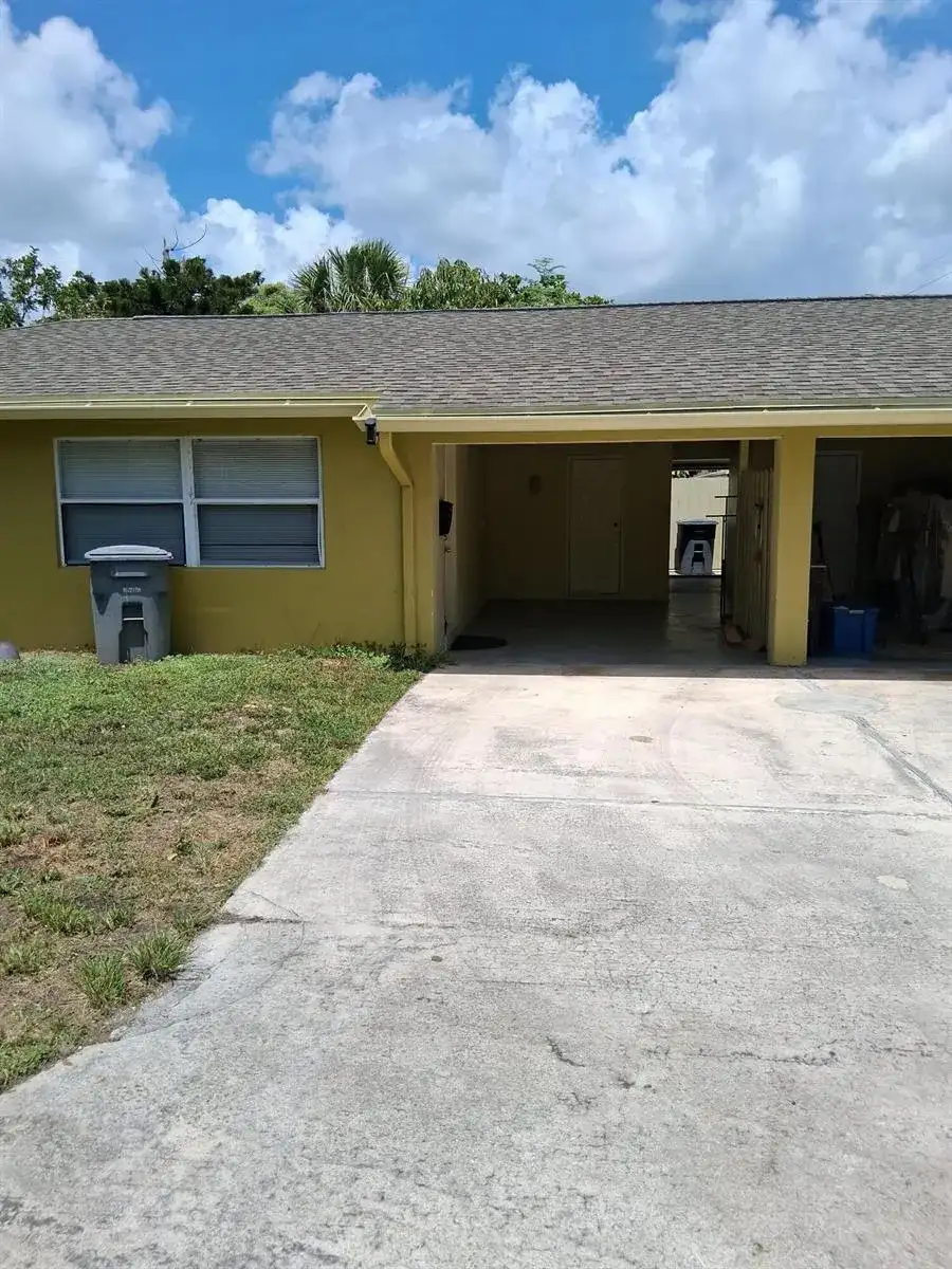 212 Palmetto Drive, Lake Park FL 33403 photo 2