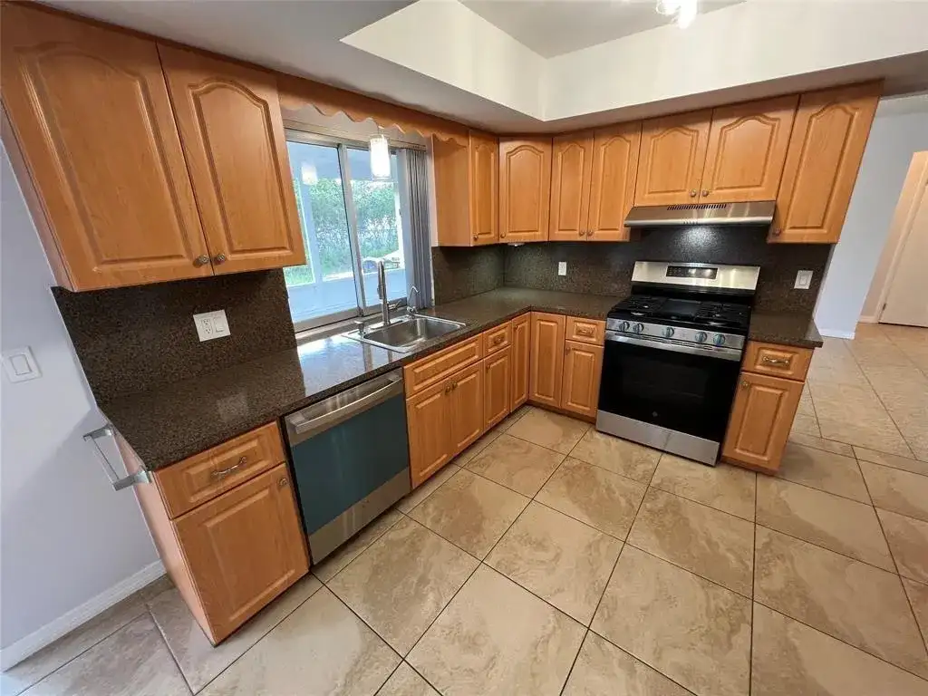 2650 NW 94th Way, Sunrise FL 33322 photo 2