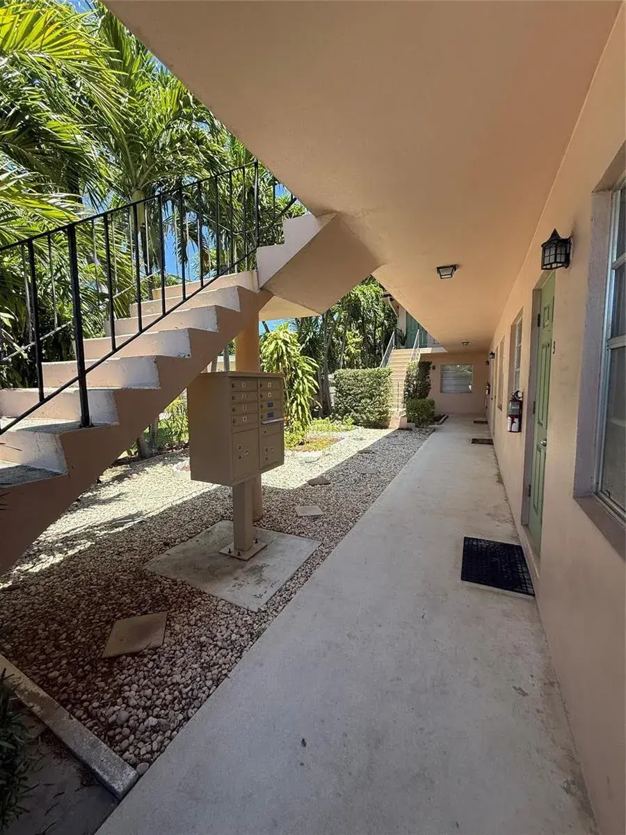 2017 NE 18th Street # 1, Fort Lauderdale FL 33305