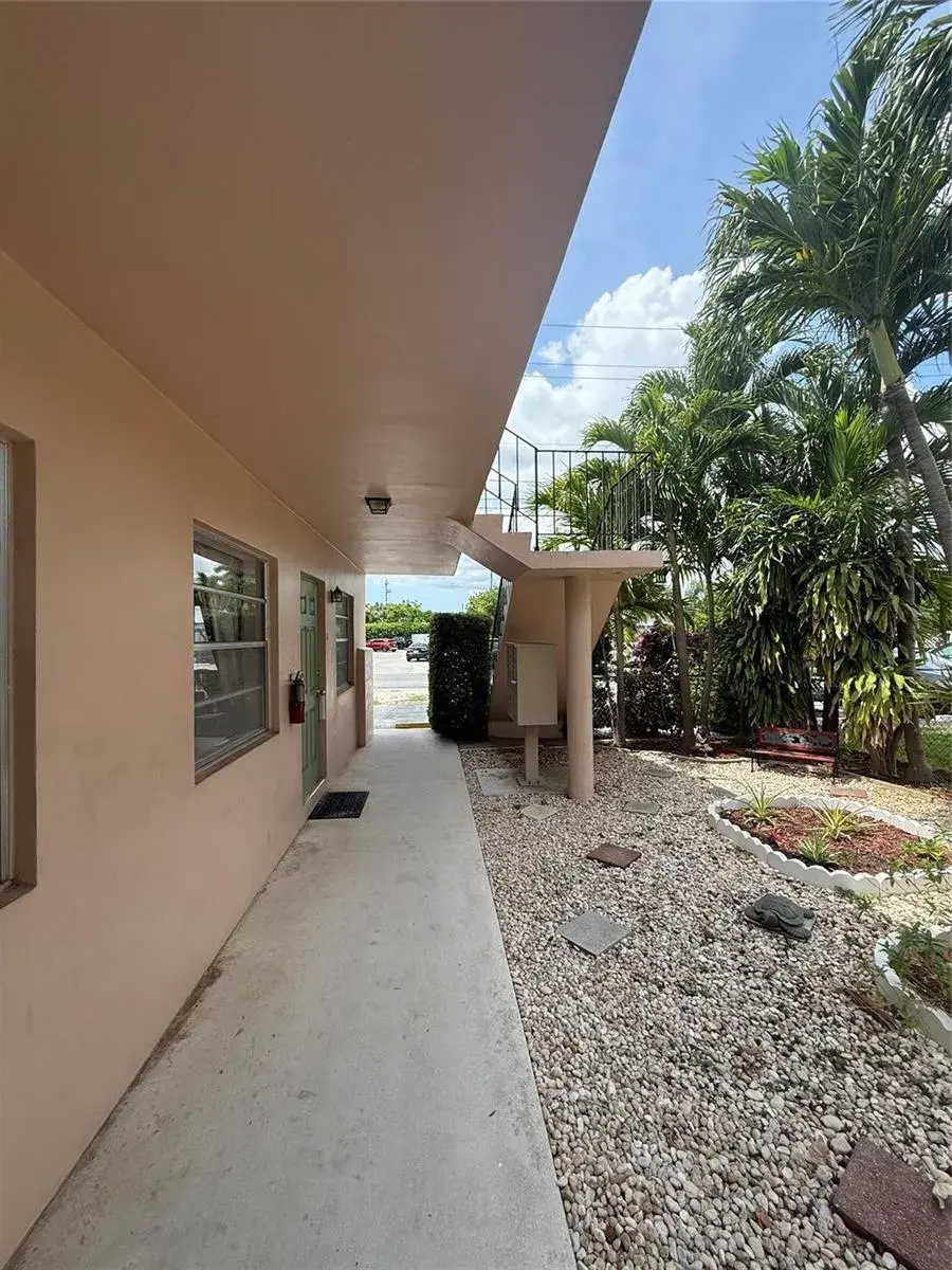 2017 NE 18th Street # 1, Fort Lauderdale FL 33305