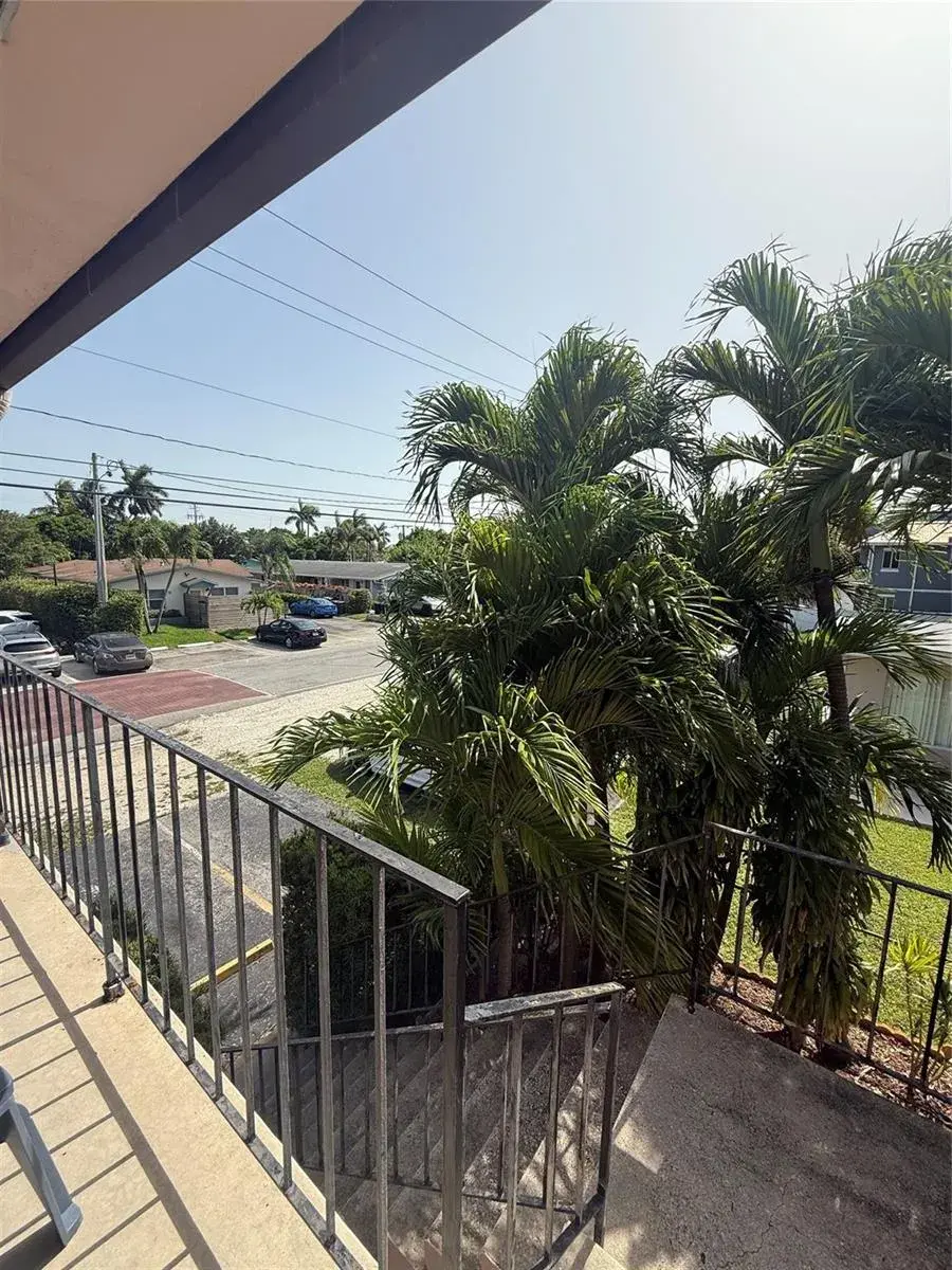 2017 NE 18th Street # 1, Fort Lauderdale FL 33305