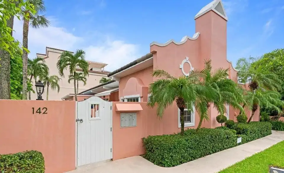 142 Peruvian Avenue # 1020, Palm Beach FL 33480