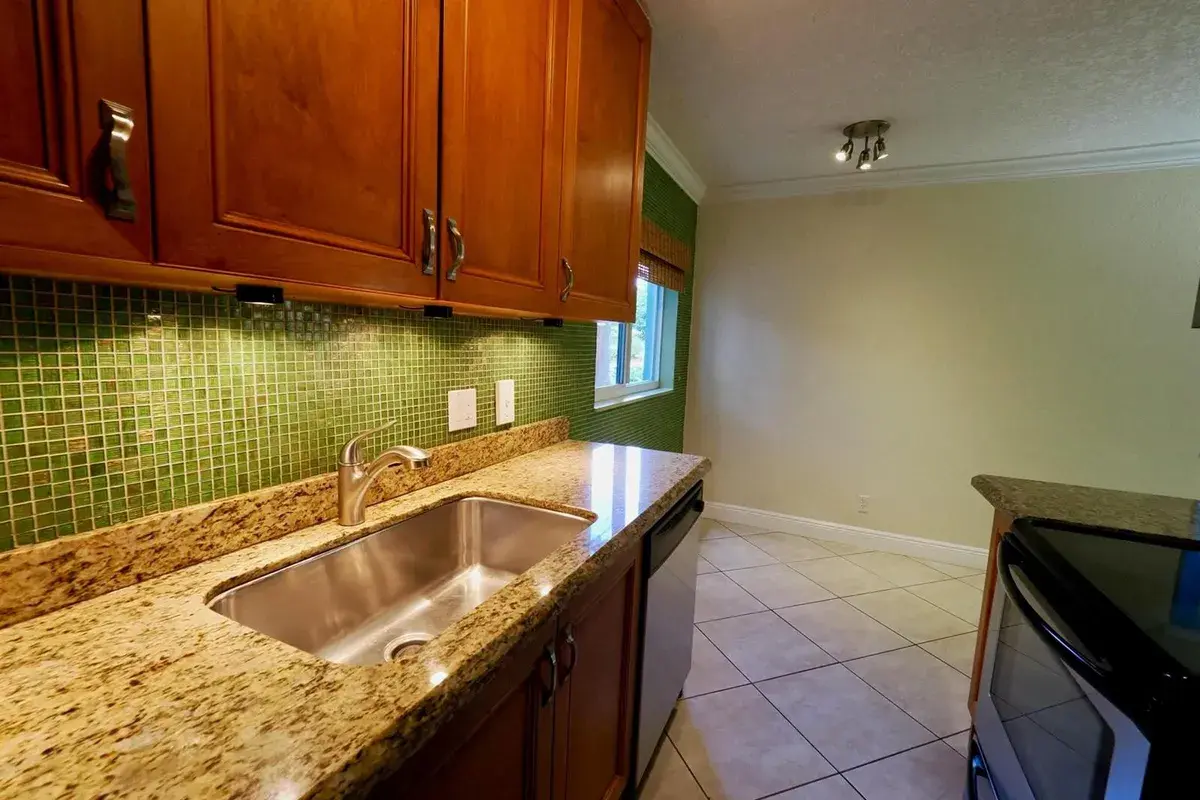1460 NE 18th Street # 104, Fort Lauderdale FL 33305