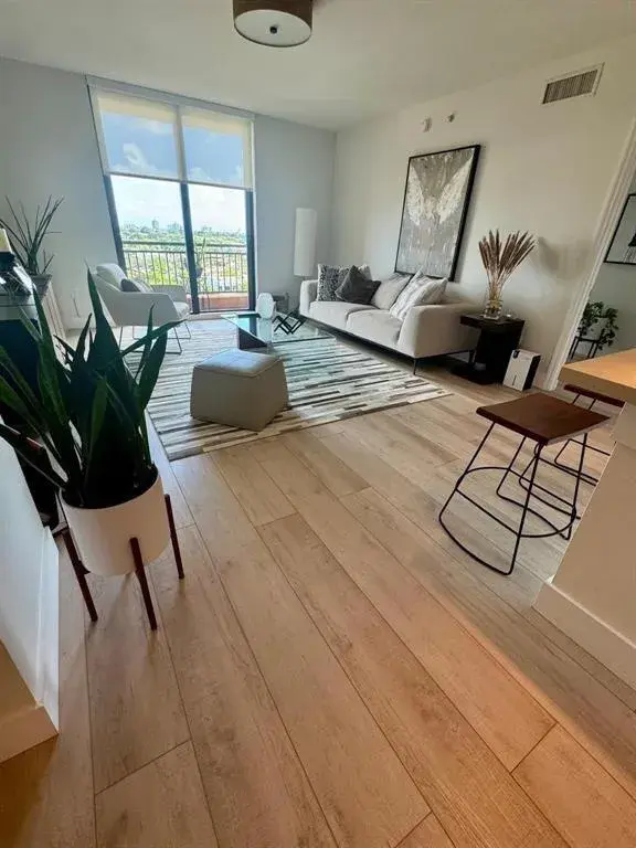 110 N Federal # 918, Fort Lauderdale FL 33301