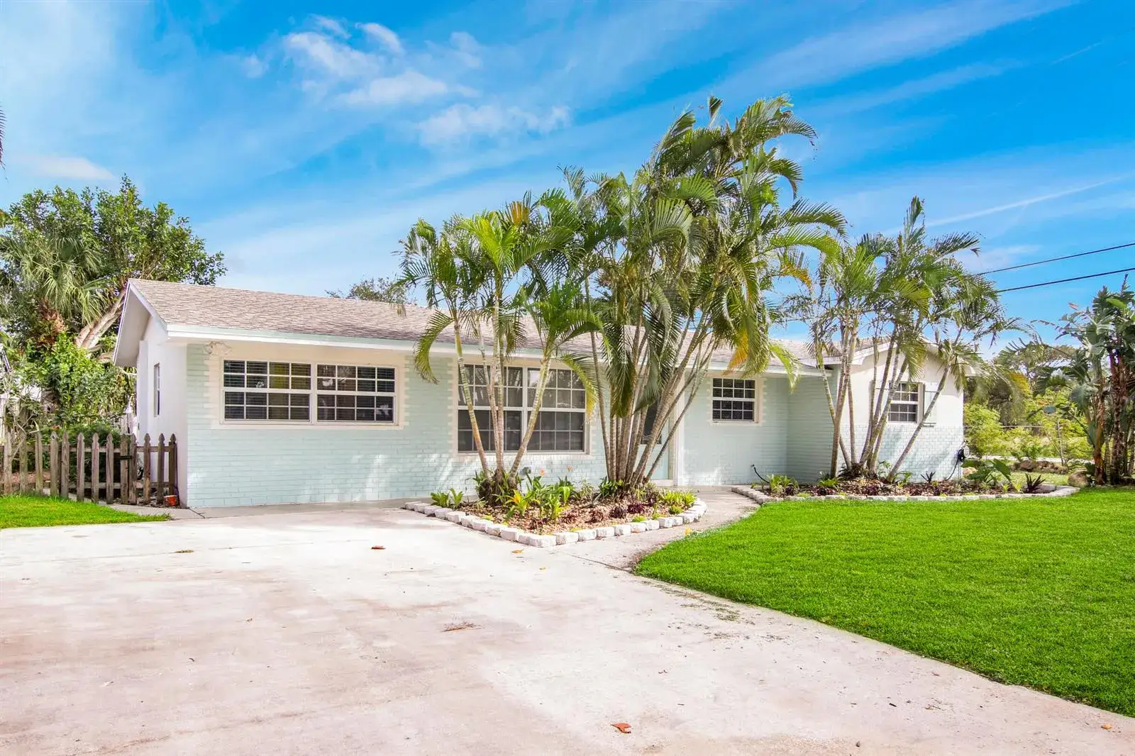 19185 SE Homewood Avenue, Jupiter FL 33469