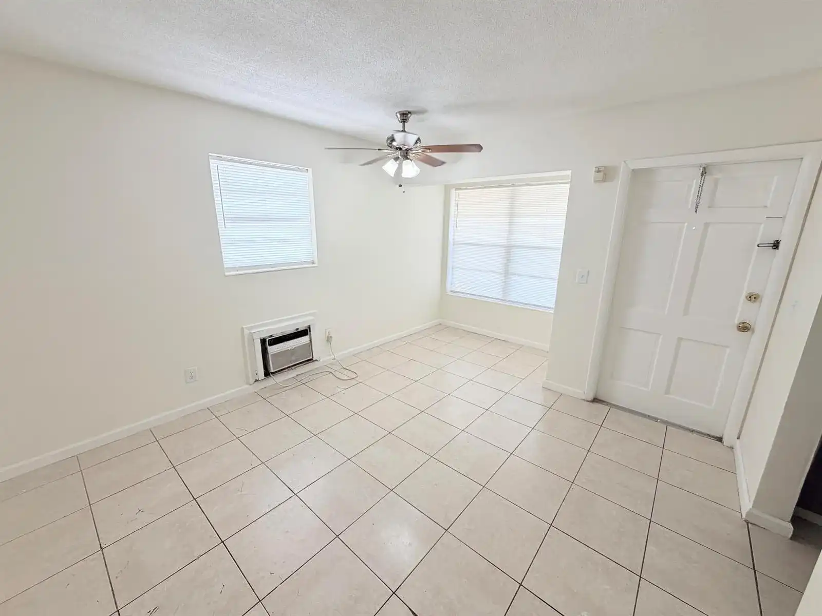 3030 NW 43rd Terrace # 207, Lauderdale Lakes FL 33313