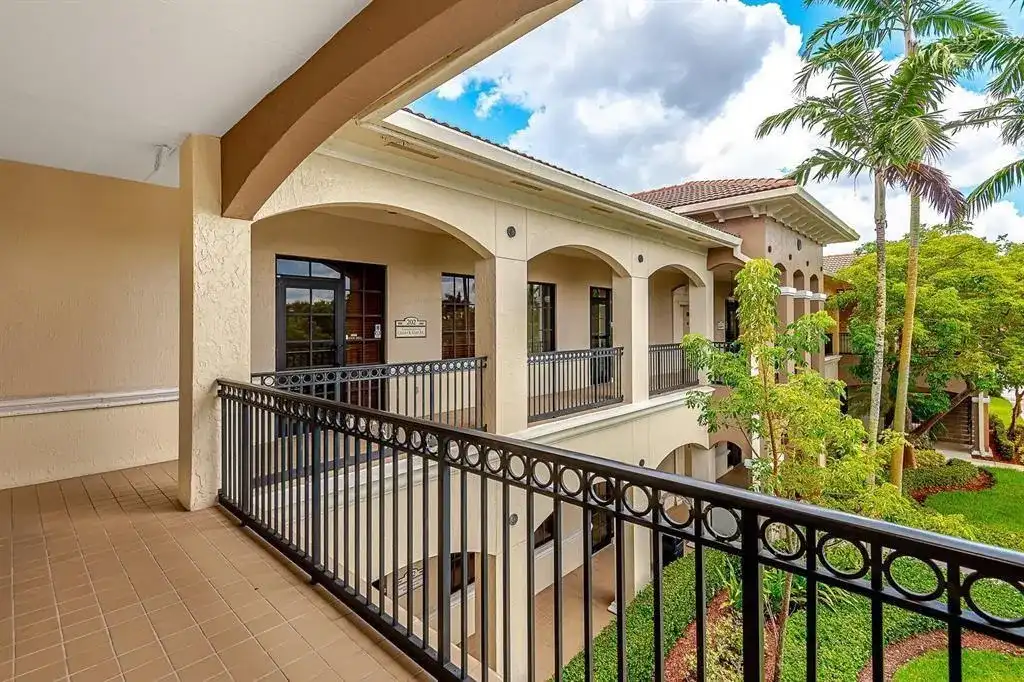 7301 Wiles Road # 203, Coral Springs FL 33067