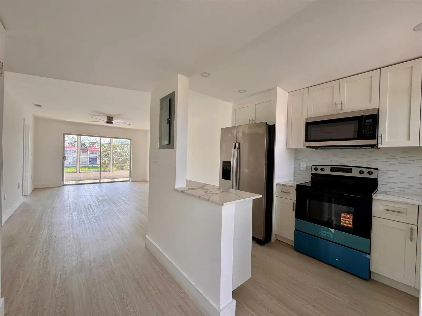 2831 E Sunrise Lakes Drive E # 311, Sunrise FL 33322 photo 3
