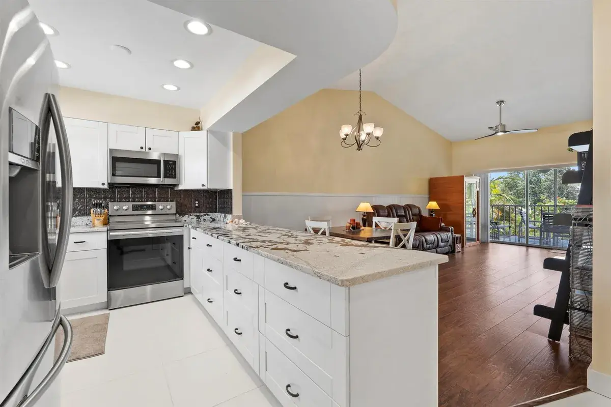 2950 SE Ocean Boulevard # 6, Stuart FL 34996