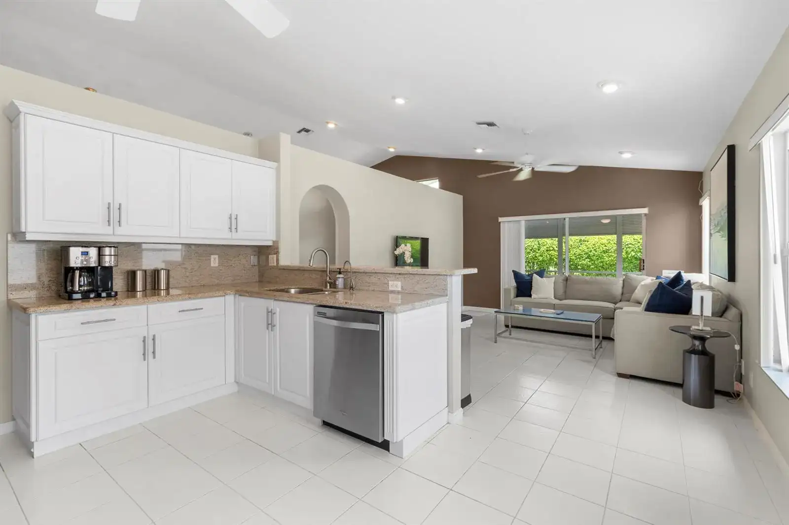 6563 Kings Creek Terrace, Boynton Beach FL 33437 photo 2