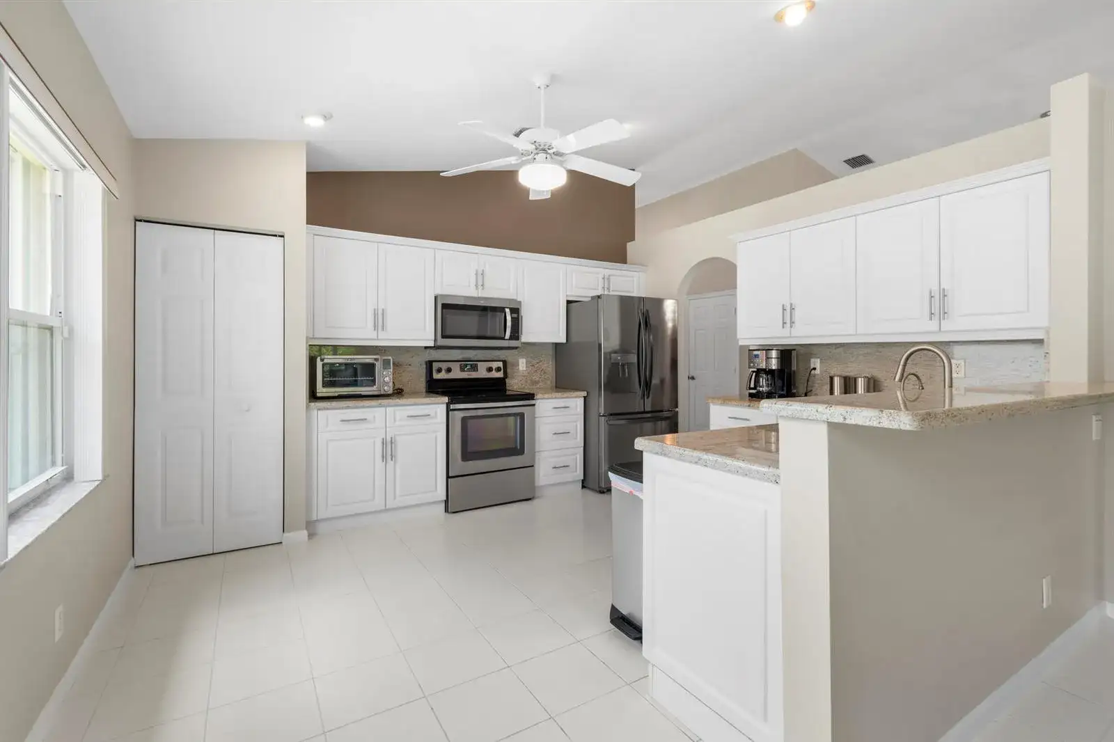 6563 Kings Creek Terrace, Boynton Beach FL 33437 photo 3
