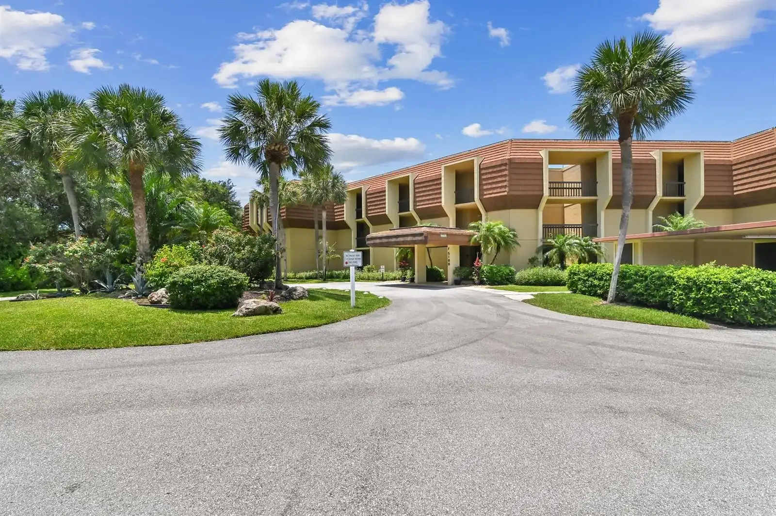 5188 Woodland Lakes Drive # 332, Palm Beach Gardens FL 33418