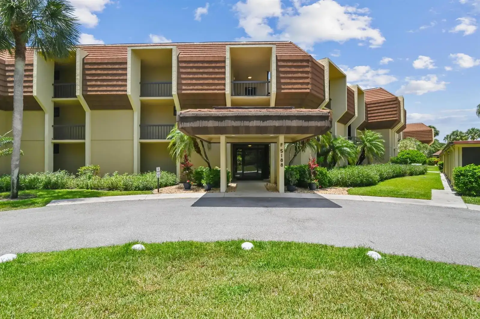 5188 Woodland Lakes Drive # 332, Palm Beach Gardens FL 33418 photo 2