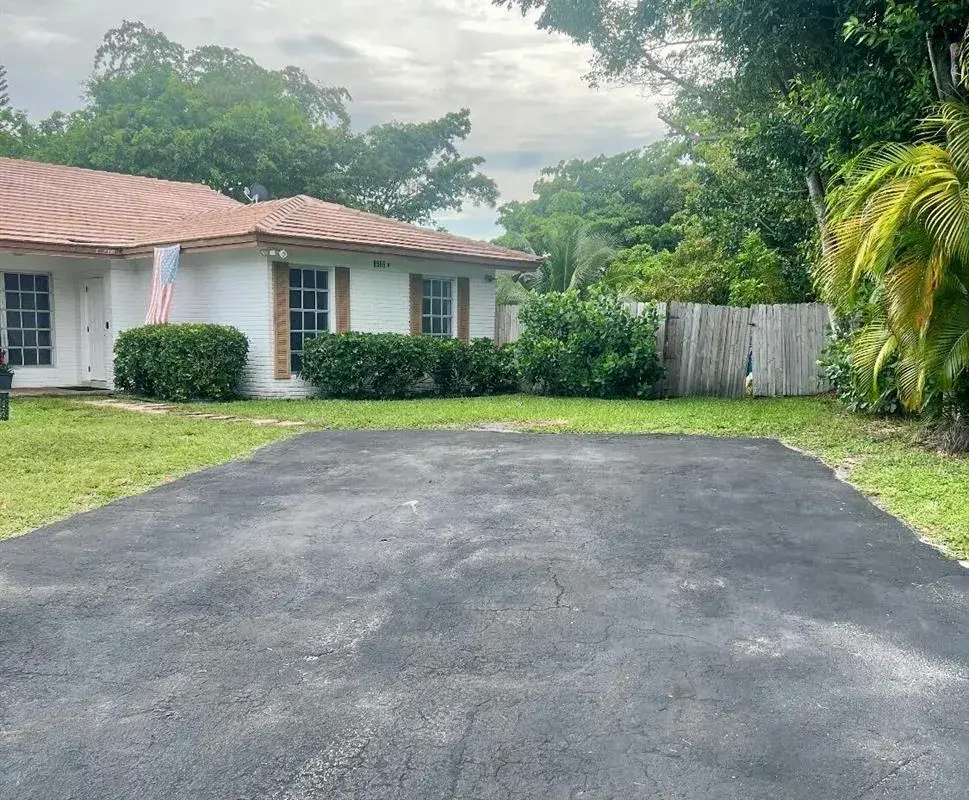 8586 NW 23rd Manor, Coral Springs FL 33065