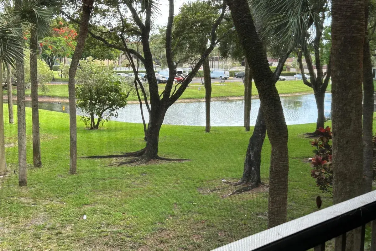 3301 NW 47th Terrace # 210, Lauderdale Lakes FL 33319