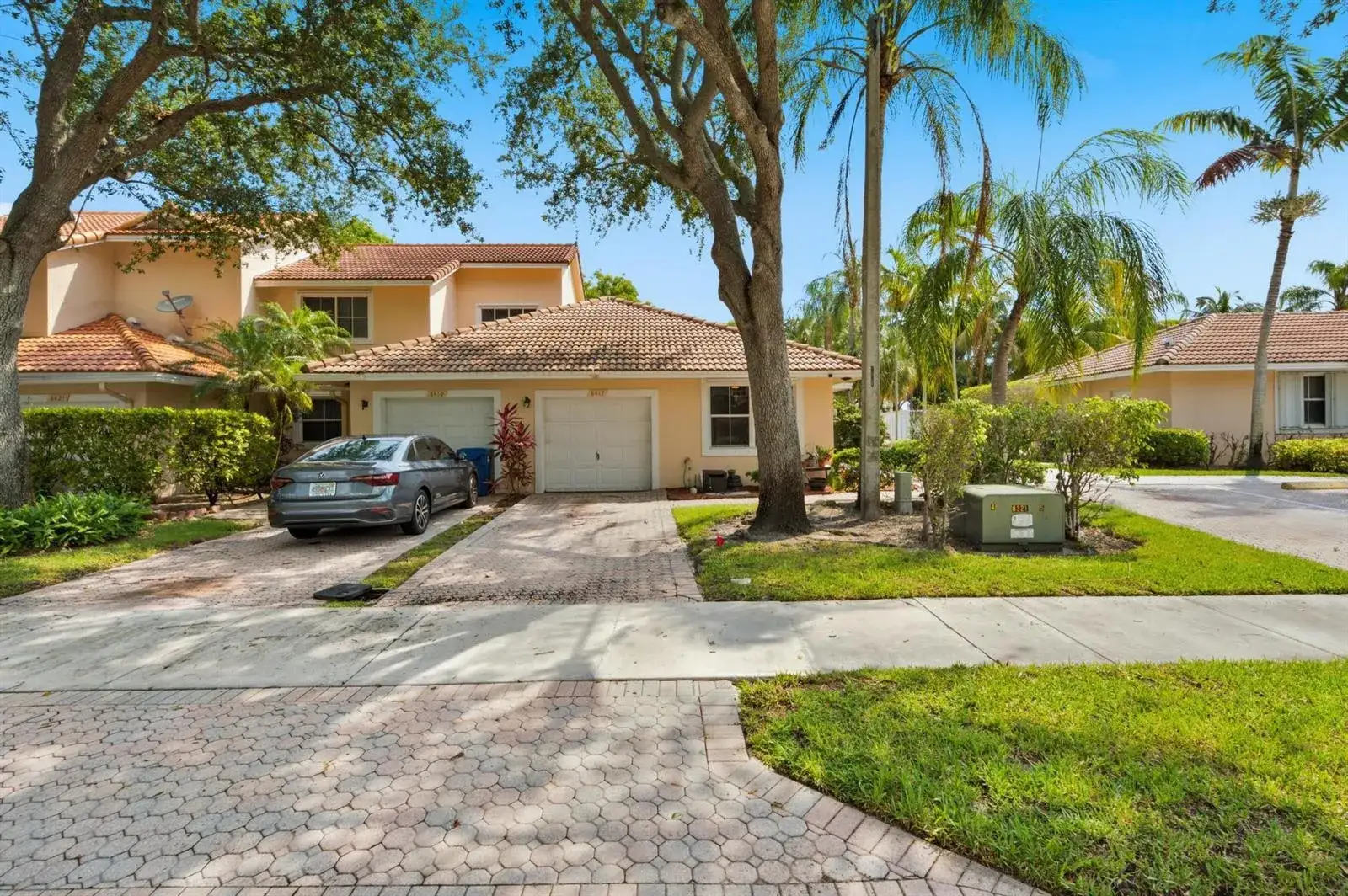 8417 NW 40th Court, Sunrise FL 33351 photo 2