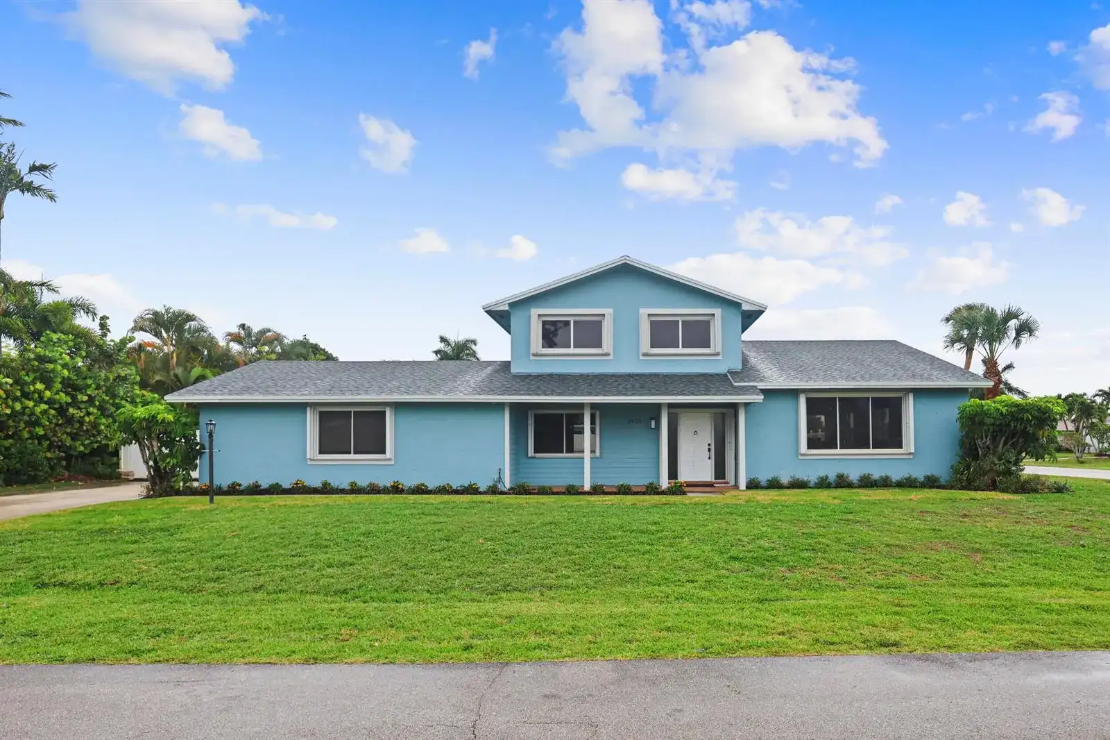 3905 Flag Drive, Palm Beach Gardens FL 33410 photo 2