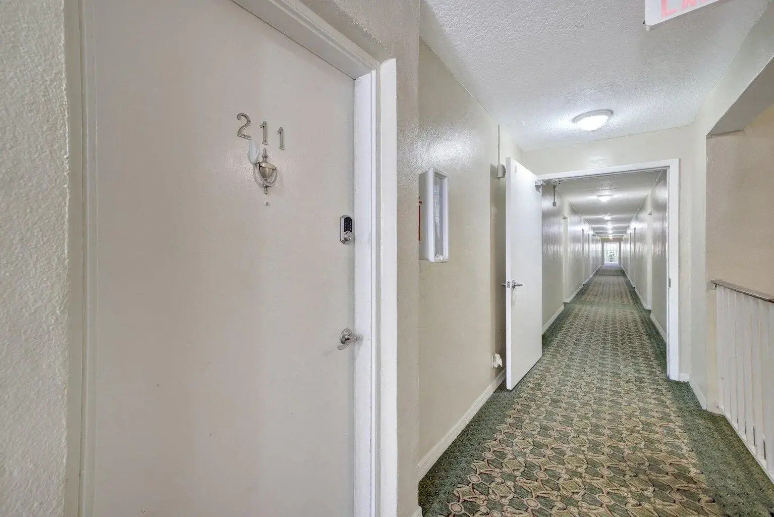 2400 NE 33rd Avenue # 211, Fort Lauderdale FL 33305