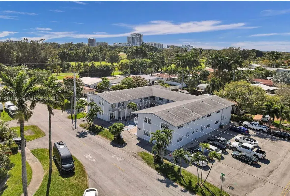 930 N 14th Court, Hollywood FL 33020