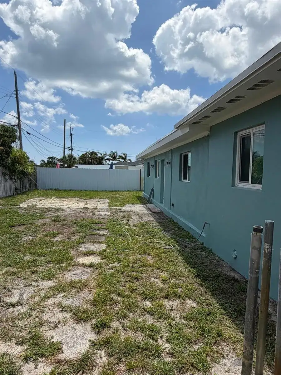 1405 6th Street, West Palm Beach FL 33401 photo 2