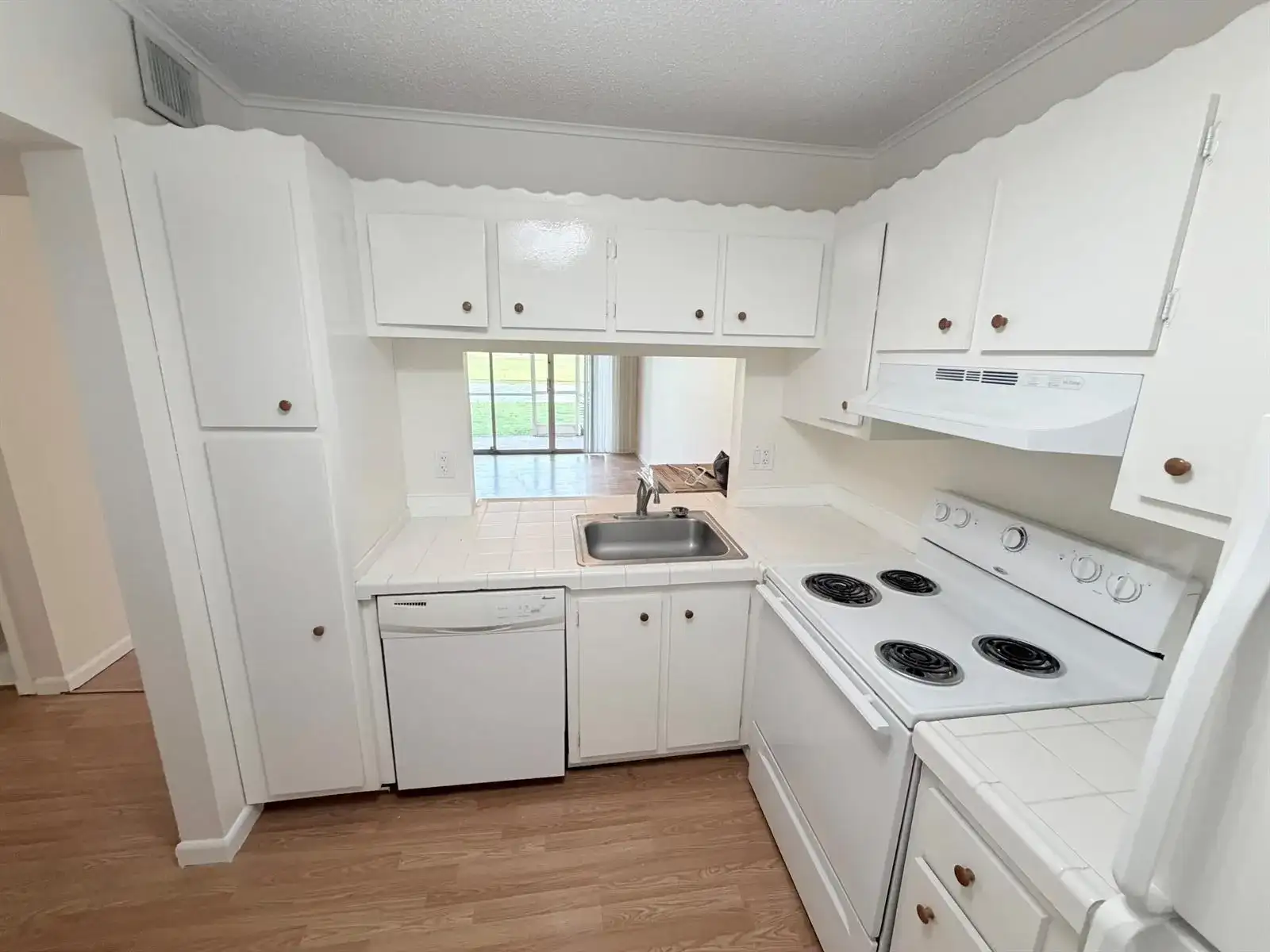 9230 Lagoon Place # 110, Davie FL 33324 photo 4
