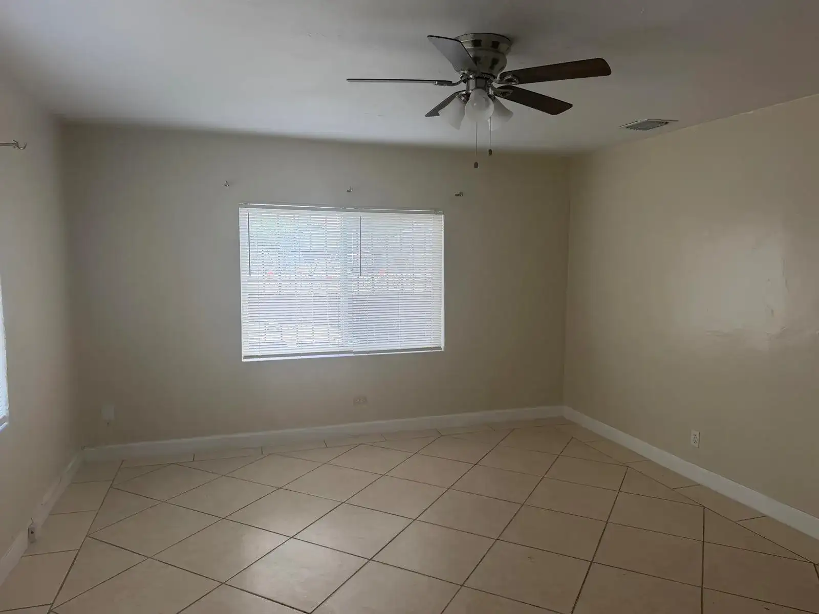 7803 NW 8th Avenue, Miami FL 33150 photo 5