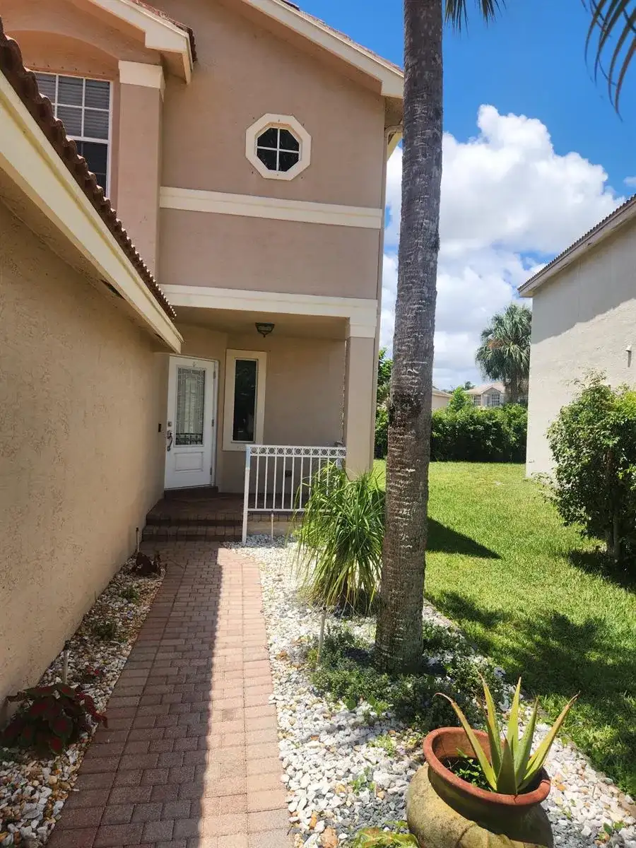 5148 S Aurora Lake Circle, FL 33463 photo 2