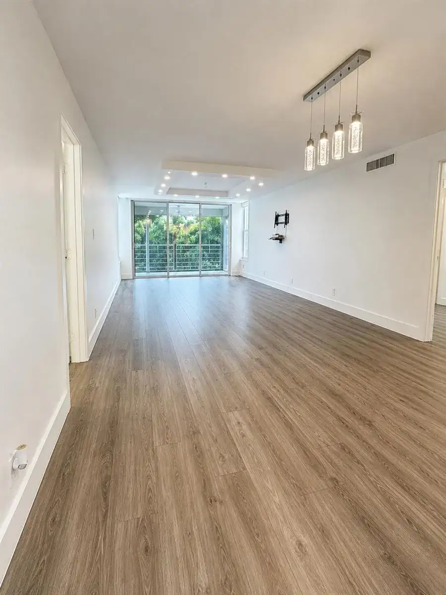 3930 Oaks Clubhouse Drive # 303, Pompano Beach FL 33069 photo 5