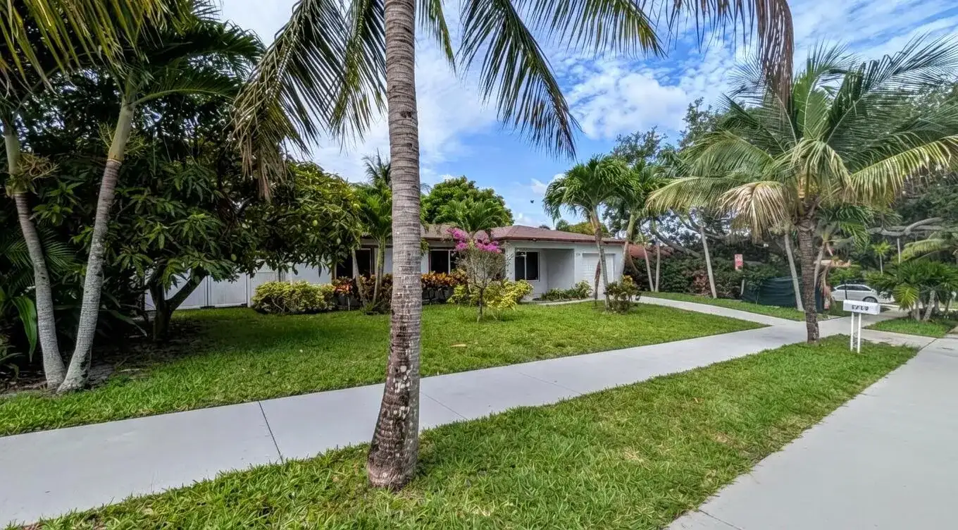 1719 15th Avenue N, FL 33460 photo 2