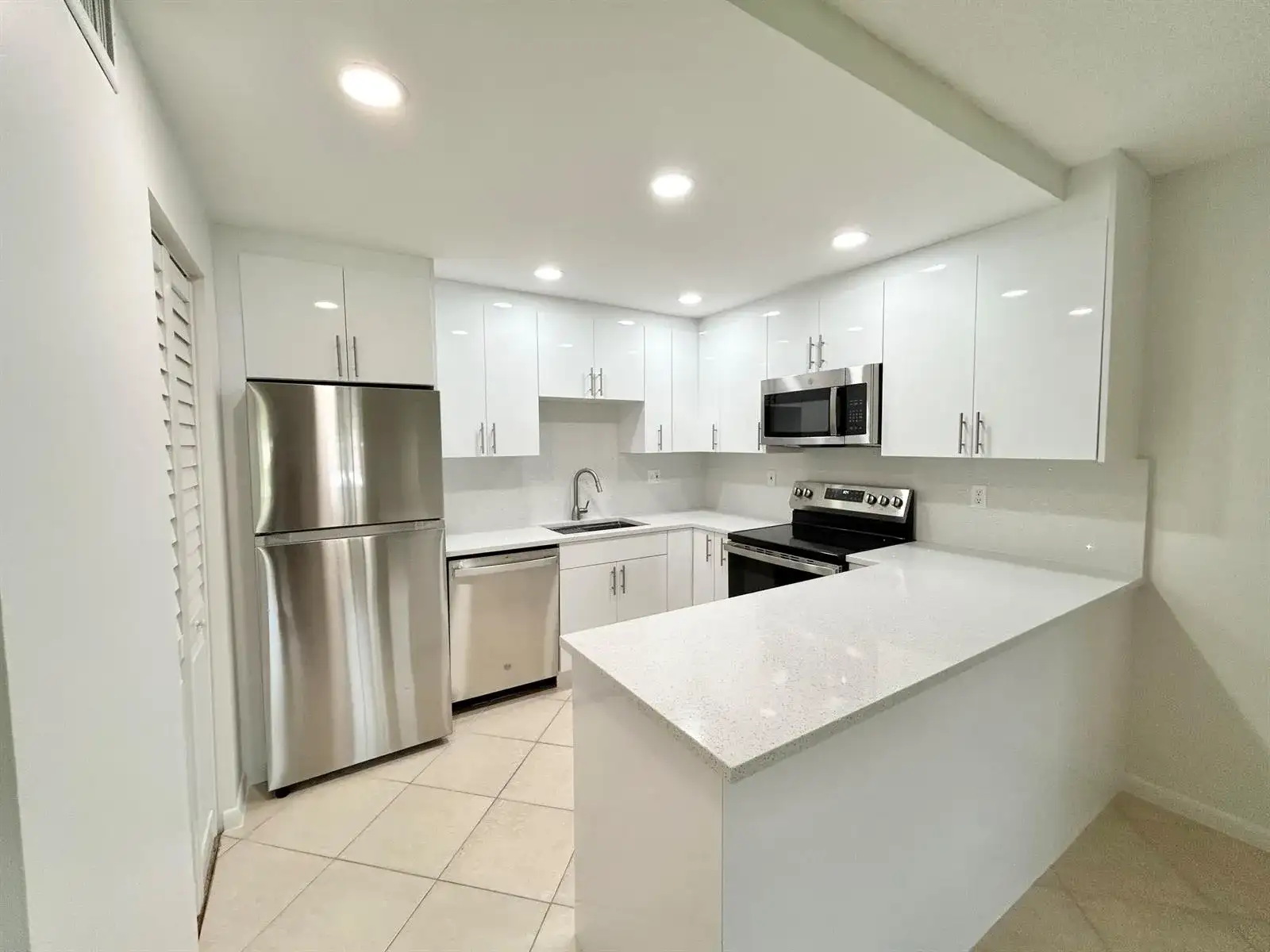 418 Pine Glen Lane # 1, FL 33463 photo 3