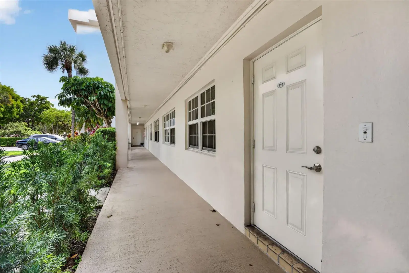 3960 Oaks Clubhouse # 110, Pompano Beach FL 33069