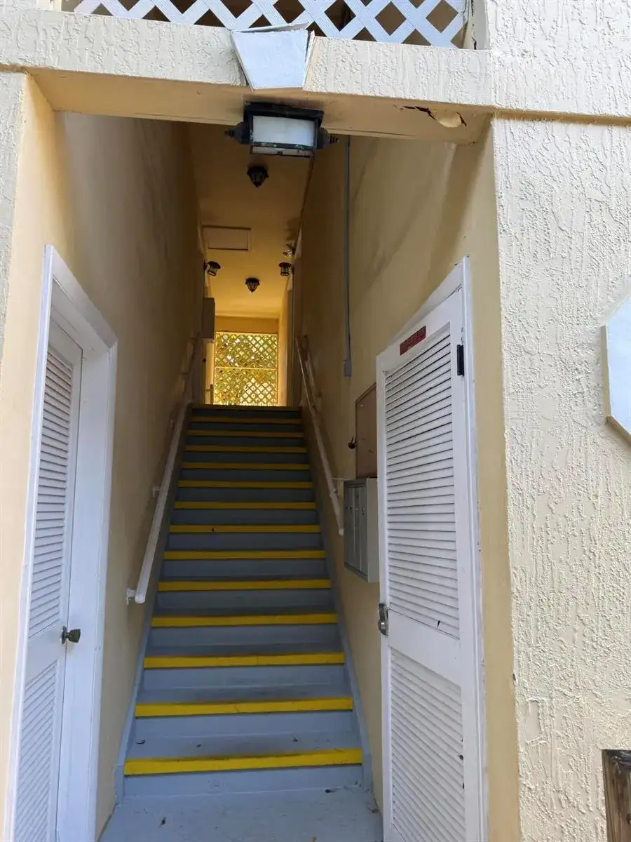 320 SE 10TH Avenue # C, Pompano Beach FL 33060 photo 2
