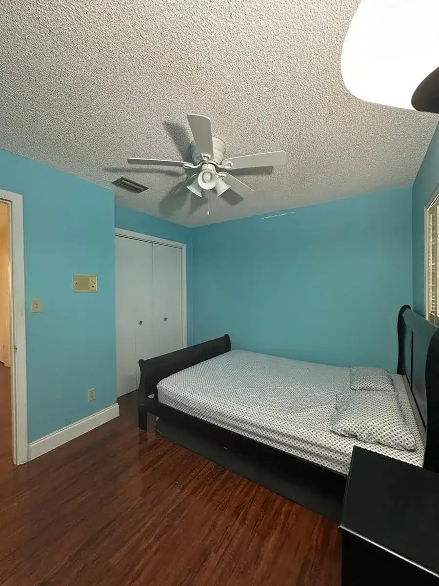 102 Pleasant Hill Lane, Tamarac FL 33319 photo 4
