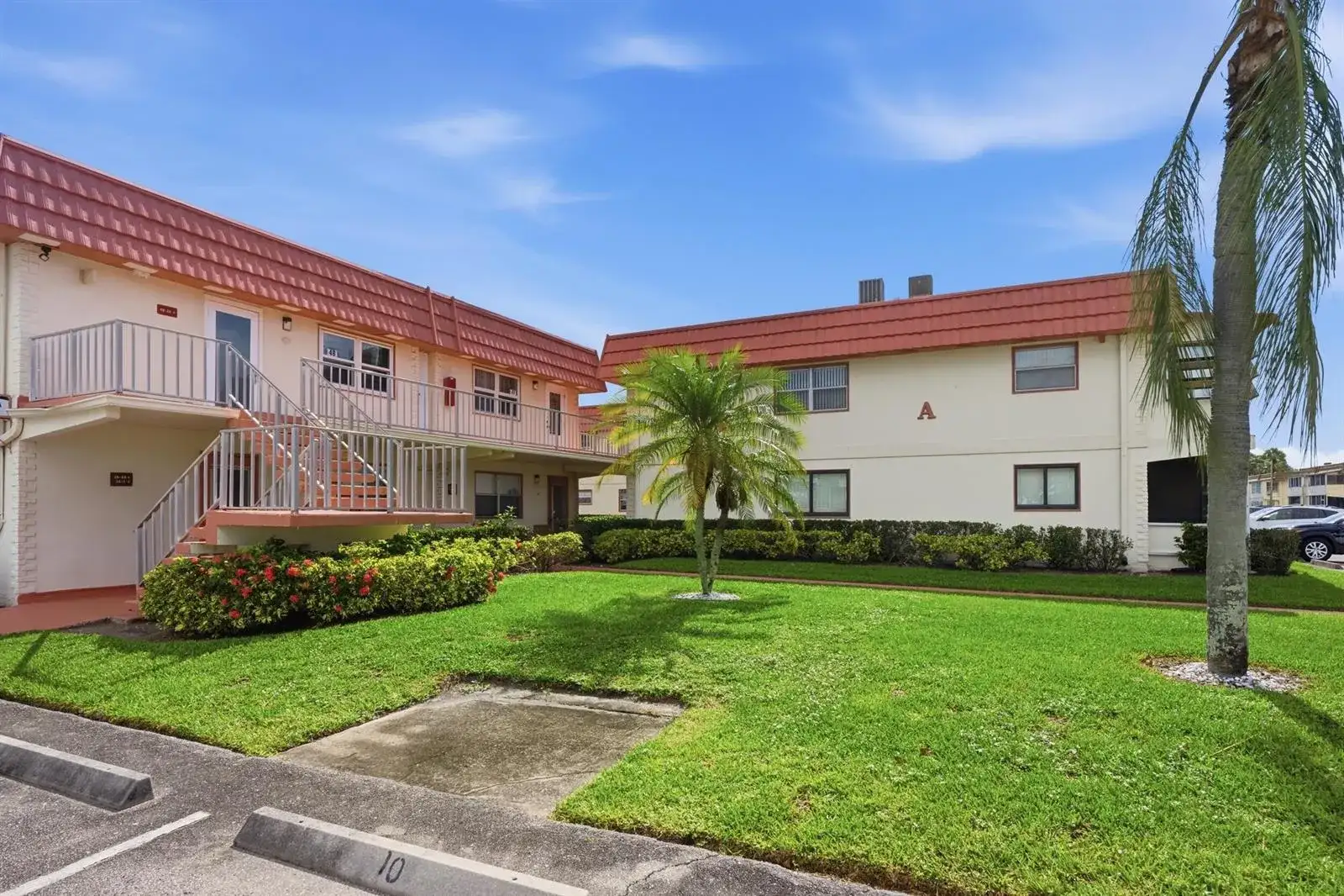 47 Saxony A, Delray Beach FL 33446 photo 2