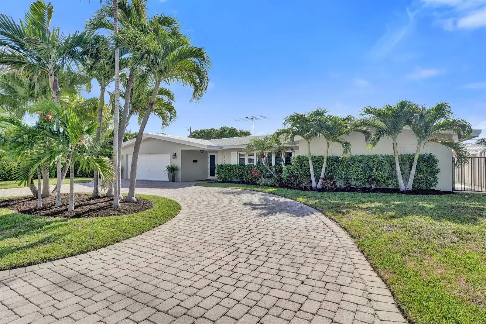 4240 NE 28th Avenue, Fort Lauderdale FL 33308 photo 2