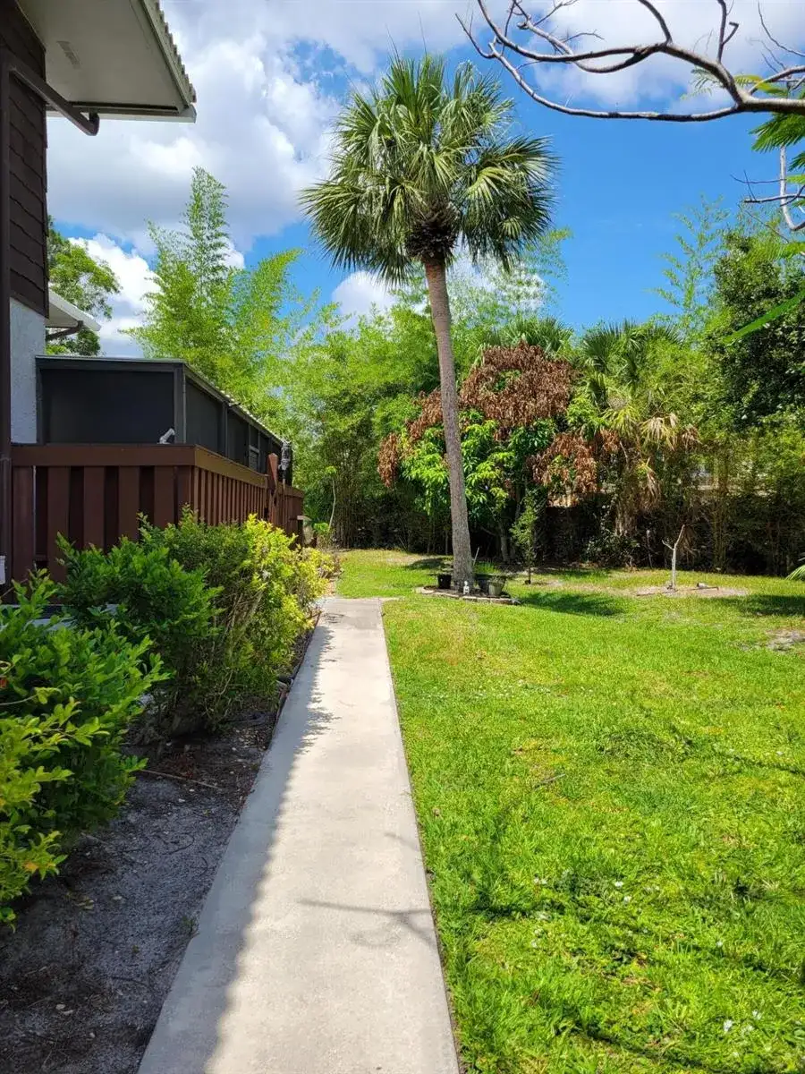 903 SE Camelot Gardens Boulevard SE, Port St. Lucie FL 34952 photo 2