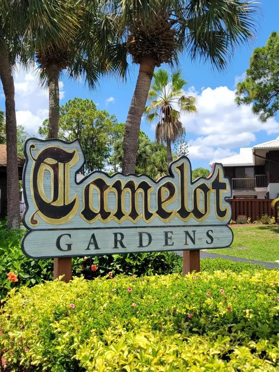 903 SE Camelot Gardens Boulevard SE, Port St. Lucie FL 34952 photo 5