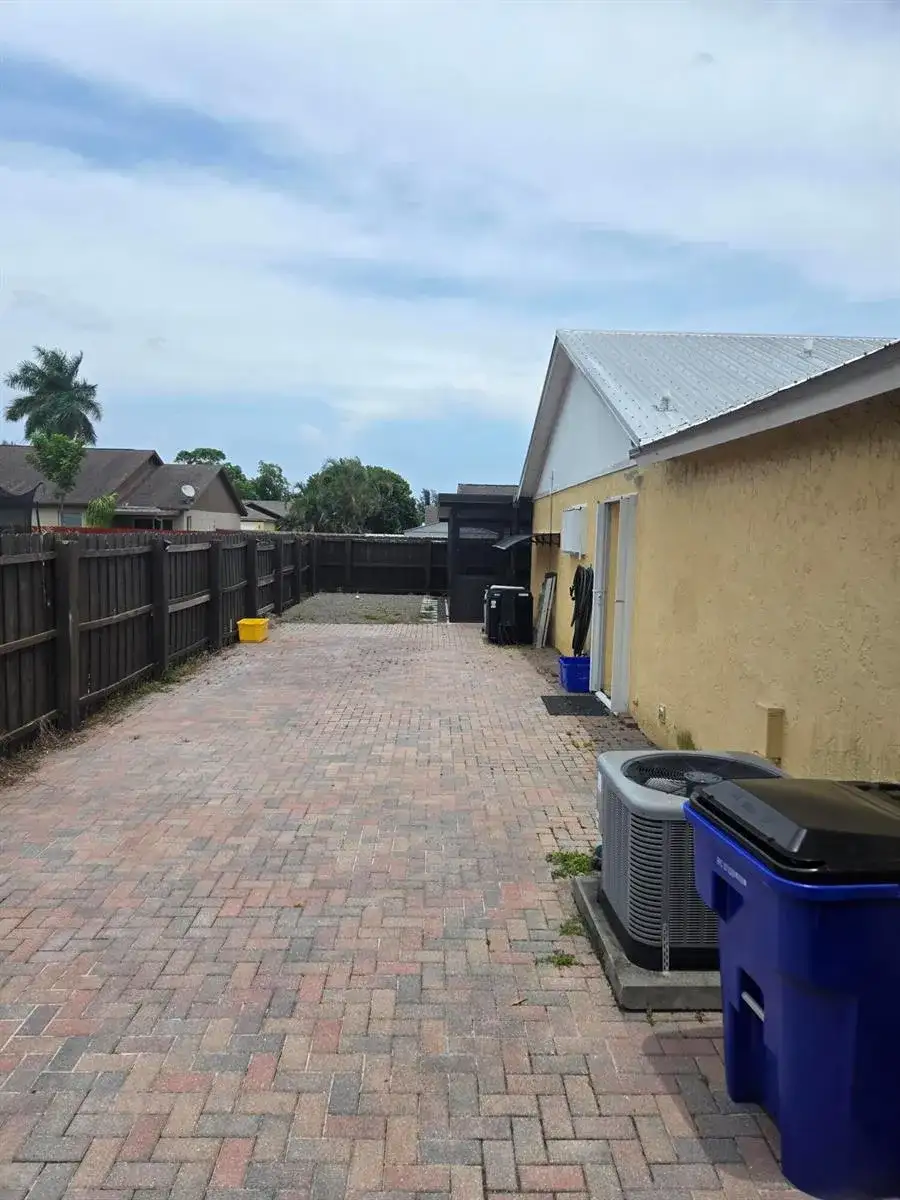 1402 Denlow Lane, Royal Palm Beach FL 33411 photo 4